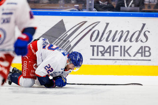 IK Oskarshamns Erik Reed Bradford har ont