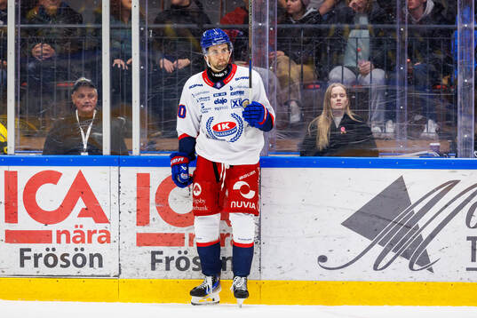 IK Oskarshamns Liam Hawel jublar