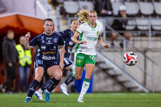 Linköpings Aimee Claypole och Hammarbys Emilie Joramo