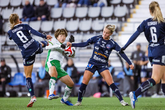 Hammarbys Asato Miyagawa och Linköpings Maria Olafsdottir