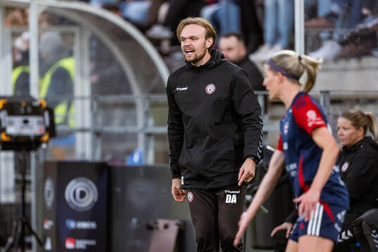 Kristianstads tränare Daniel Angergård reagerar