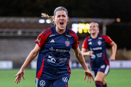FC Rosengårds Olivia Schough jublar