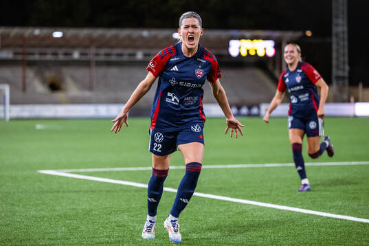 FC Rosengårds Olivia Schough jublar