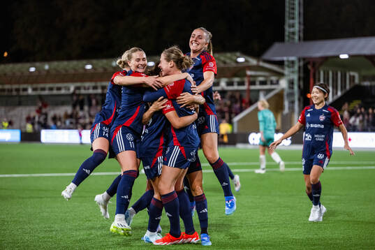 FC Rosengårds Rebecca Knaak jublar med Emma Jansson och
