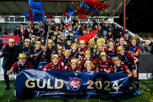 FC Rosengårds spelare jublar över sitt SM-guld