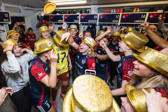 FC Rosengårds spelare jublar över SM-guldet