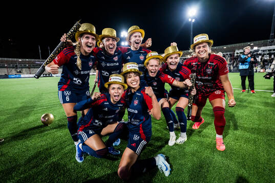 FC Rosengårds spelare jublar över SM-guldet