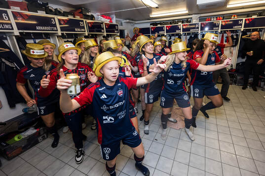 FC Rosengårds spelare jublar över SM-guldet