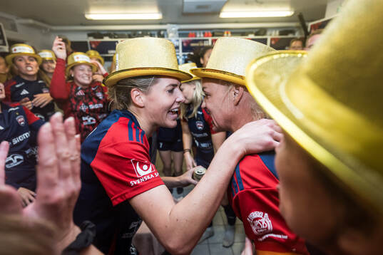FC Rosengårds Olivia Schough och Caroline Seger jublar