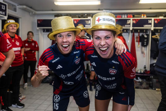 FC Rosengårds Jessica Wik och Rebecca Knaak jublar över