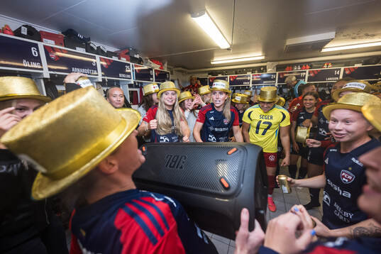 FC Rosengårds Olivia Schough och Gudrun Arnardottir jublar