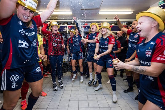 FC Rosengårds Emma Jansson jublar över SM-guldet