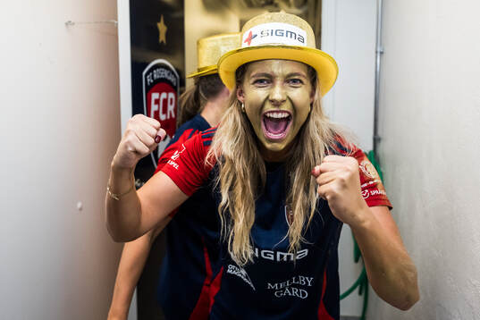 FC Rosengårds Olivia Holdt jublar över SM-guldet med