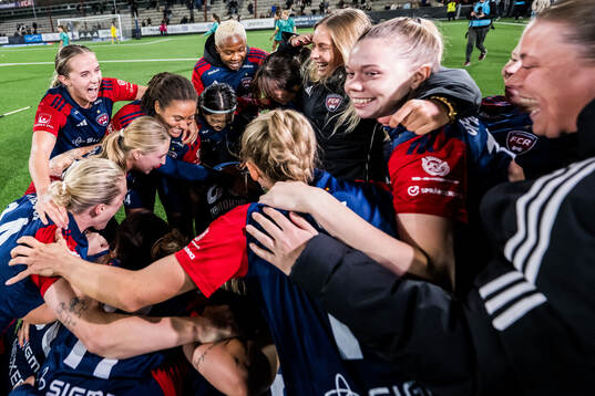 FC Rosengårds spelare jublar över SM-guldet
