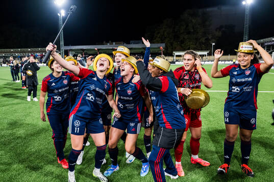 FC Rosengårds Emma Jansson och Gudrun Arnardottir jublar