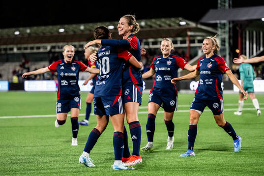 FC Rosengårds Rebecca Knaak jublar med Momoko Tanikawa