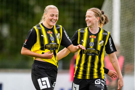 Häckens Elma Junttila Nelhage jublar