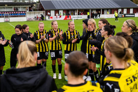 Häckens spelare jublar efter slutsignalen