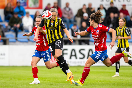 Häckens Paulina Nyström nickar
