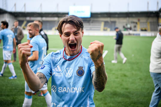 Gefles Adrian Edqvist jublar