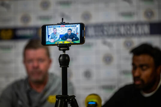 Mjällbys tränare Anders Torstensson och Västerås tränare Kalle Karlsson vid en presskonferens