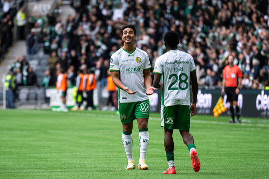 Hammarbys Bouzomana Toure jublar med Jusef Erabi