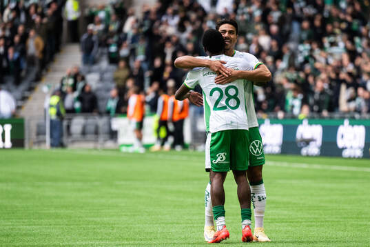 Hammarbys Bouzomana Toure jublar med Jusef Erabi