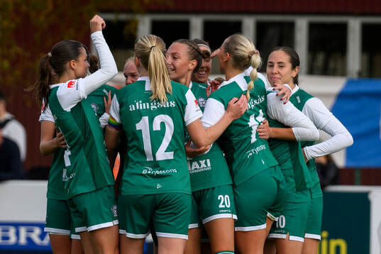 Alingsås spelare jublar