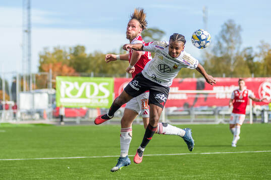 Sandvikens Kasper Harletun och Östersunds Nebiyou Perry