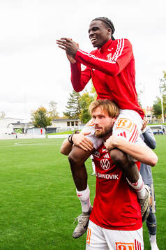 Sandvikens Calvin Kabuye och Sandvikens Kasper Harletun