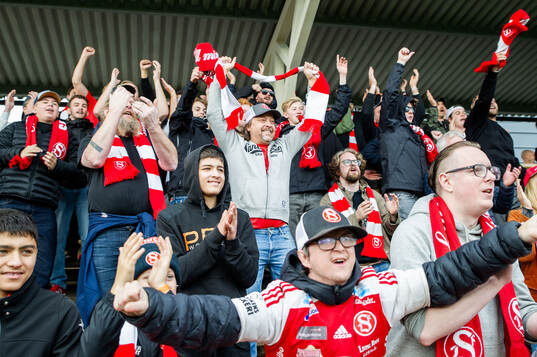 Sandvikens supportrar jublar