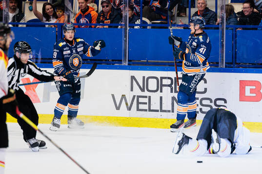 Växjös Victor Stjernborg och Ludvig Nilsson jublar