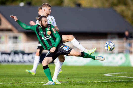 Varbergs Oskar Sverrisson och Örebros Niclas Bergmark