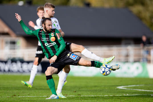 Varbergs Oskar Sverrisson och Örebros Niclas Bergmark