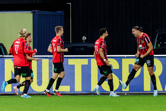 Brommapojkarnas Nikola Vasic jublar