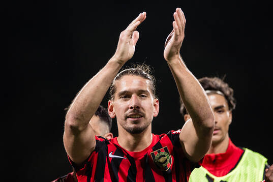 Brommapojkarnas Nikola Vasic jublar