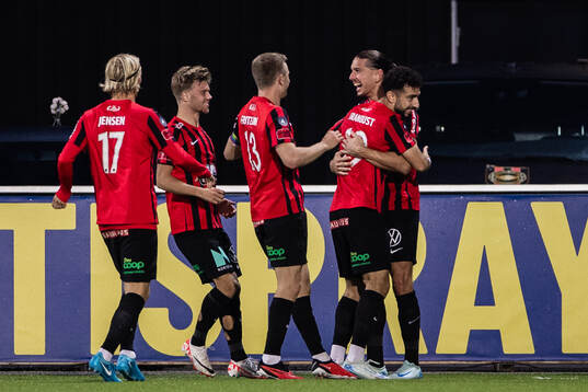 Brommapojkarnas Nikola Vasic jublar