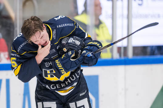 HV71s Victor Sjöholm har ont