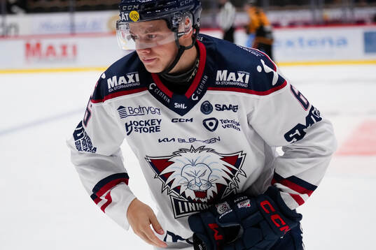 Linköpings Mattias Hävelid har ont