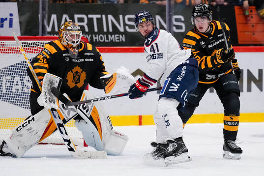 Skellefteås målvakt Linus Söderström och Axel Sandin
