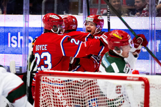 Timrås Filip Hållander jublar