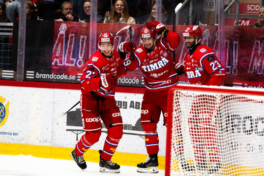 Timrås Filip Hållander och Oliver Johansson jublar