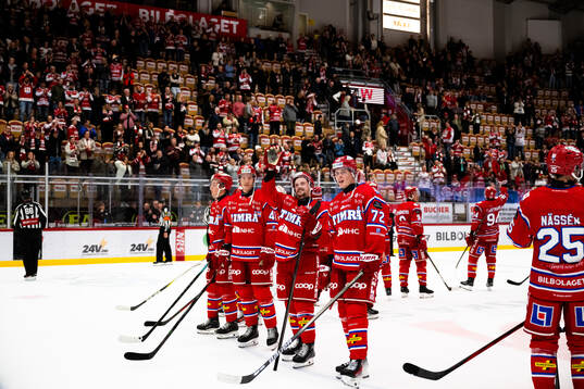 Timrås Jonathan Dahlén och Erik Walli Walterholm  jublar