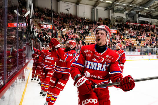 241005 Timrås Jonathan Dahlén jublar efter ishockeymatchen i SHL mellan Timrå och MoDo den 5 oktober 2024 i Timrå. 