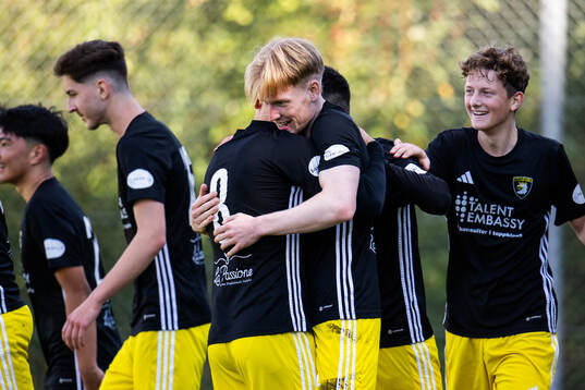 Malmö Citys Oscar Jägare och Noa Sällberg jublar