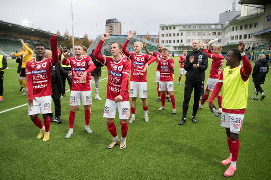 Degerfors spelare jublar