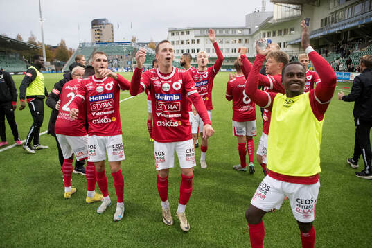 Degerfors spelare jublar