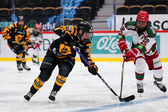 Skellefteås Sini Karjalainen och Modos Maja Grundström