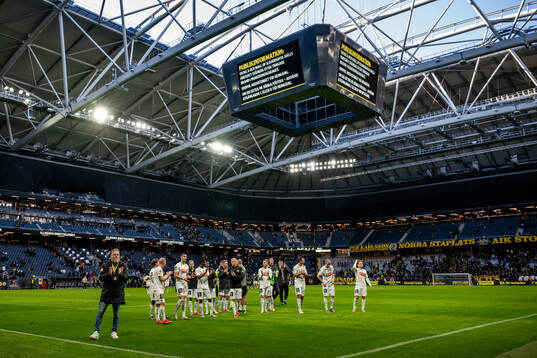Häckens spelare jublar