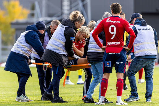 Östers Mattis Adolfsson har ont